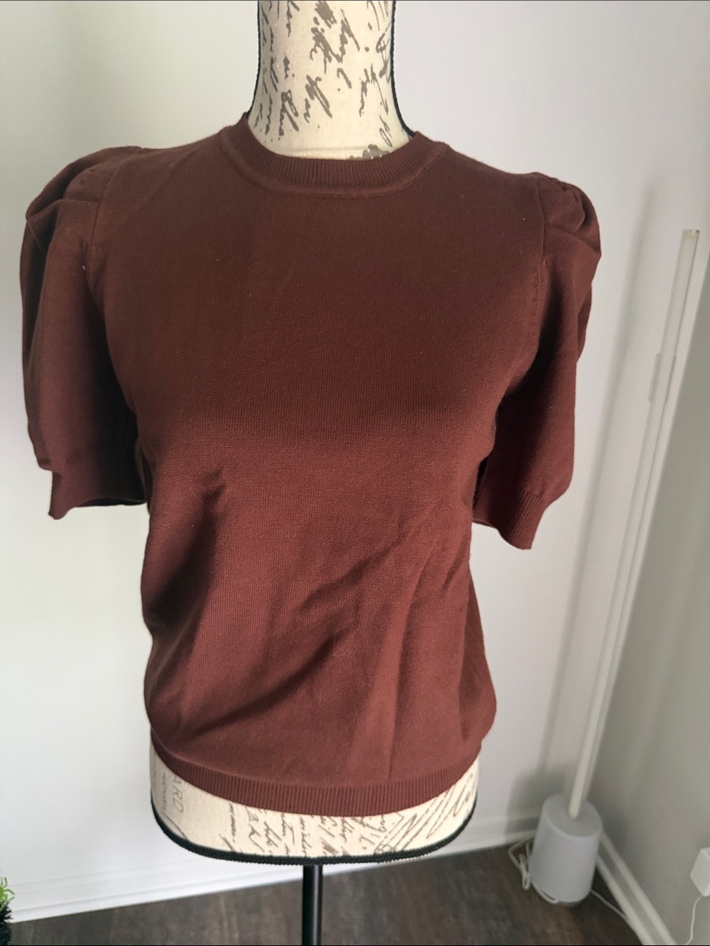 Vine & Love Short Sleeve Puff Shoulder sweater Sz M